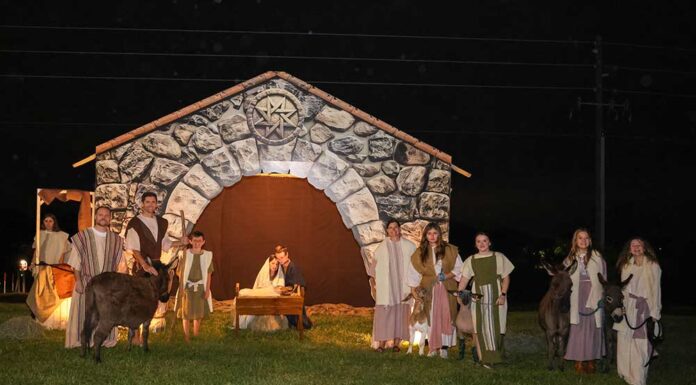 Thousands Attend Live Nativity in Winter Garden